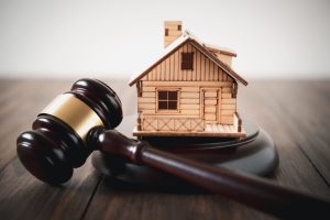 وکالت بلاعزل در فروش ملک: خطرات و مزایا